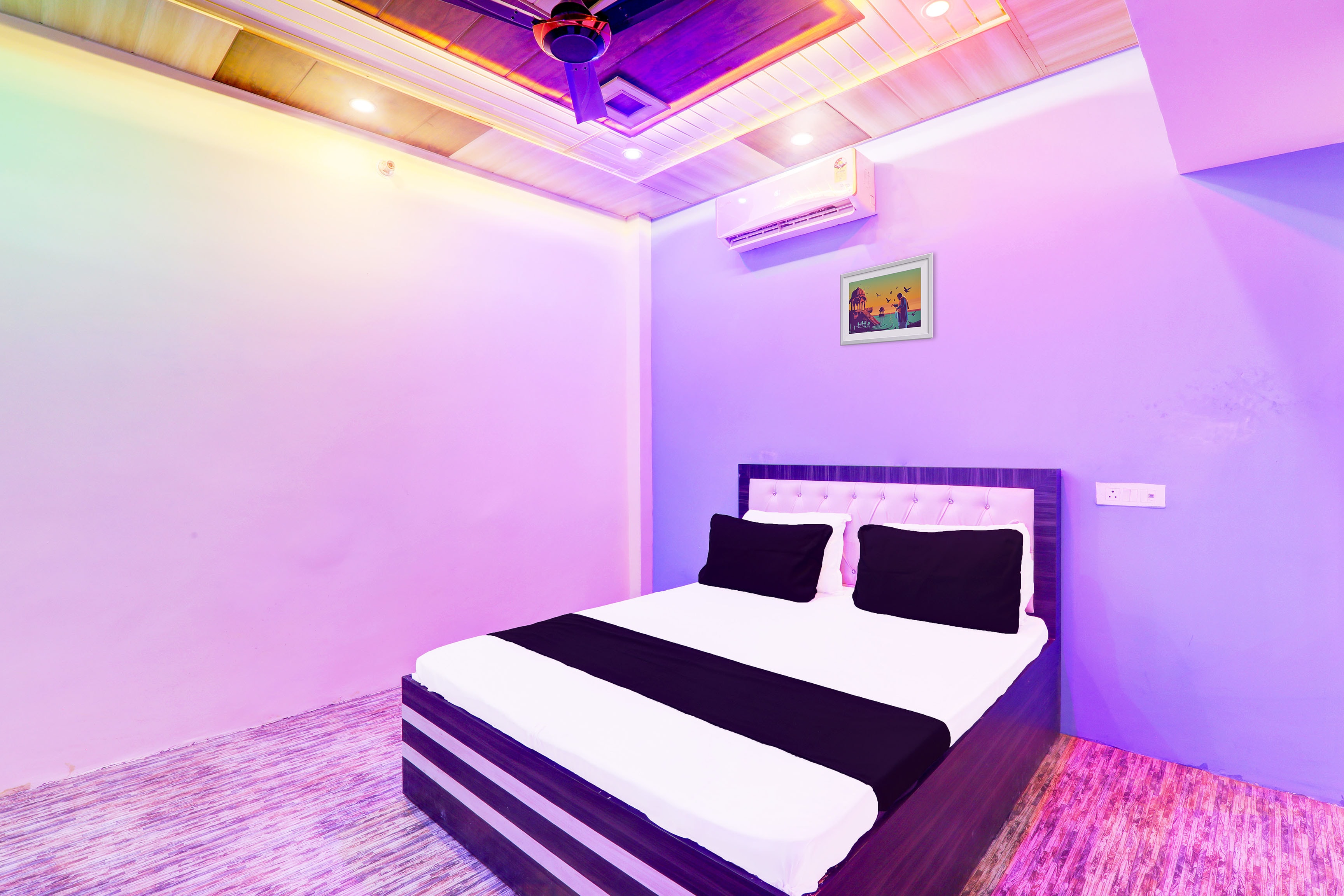 Super Hotel O SINGH GUEST HOUSE & RESTRO - Tap to explore photos