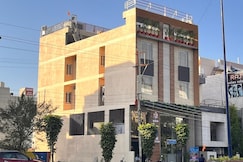 Skymoon Hotel And Restaurant