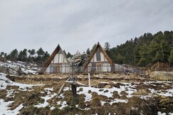 Skymount Cottagrs, Sainj