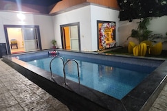 2 bedroom luxurious Farmhouse with pool, Manesar