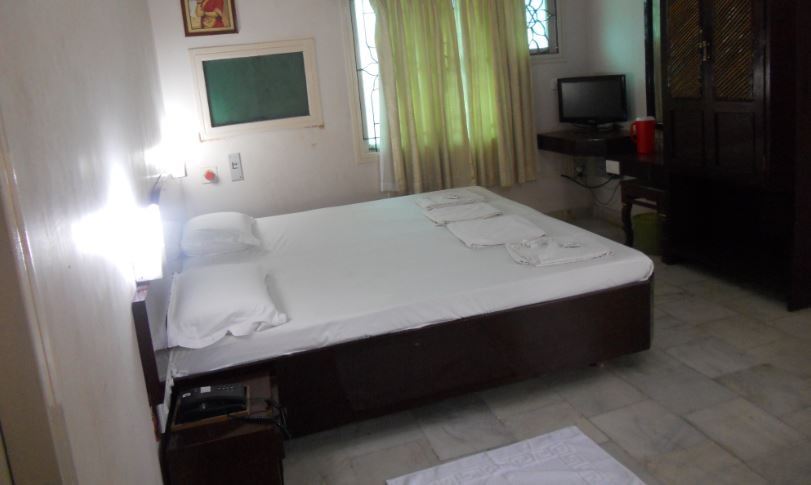 Hotel Sadhabishegam Vaitheeswarankoil - Tap to explore photos