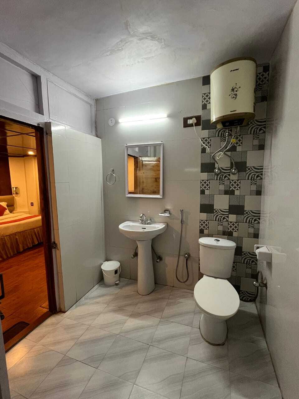 Room 2 - Tap to explore photos