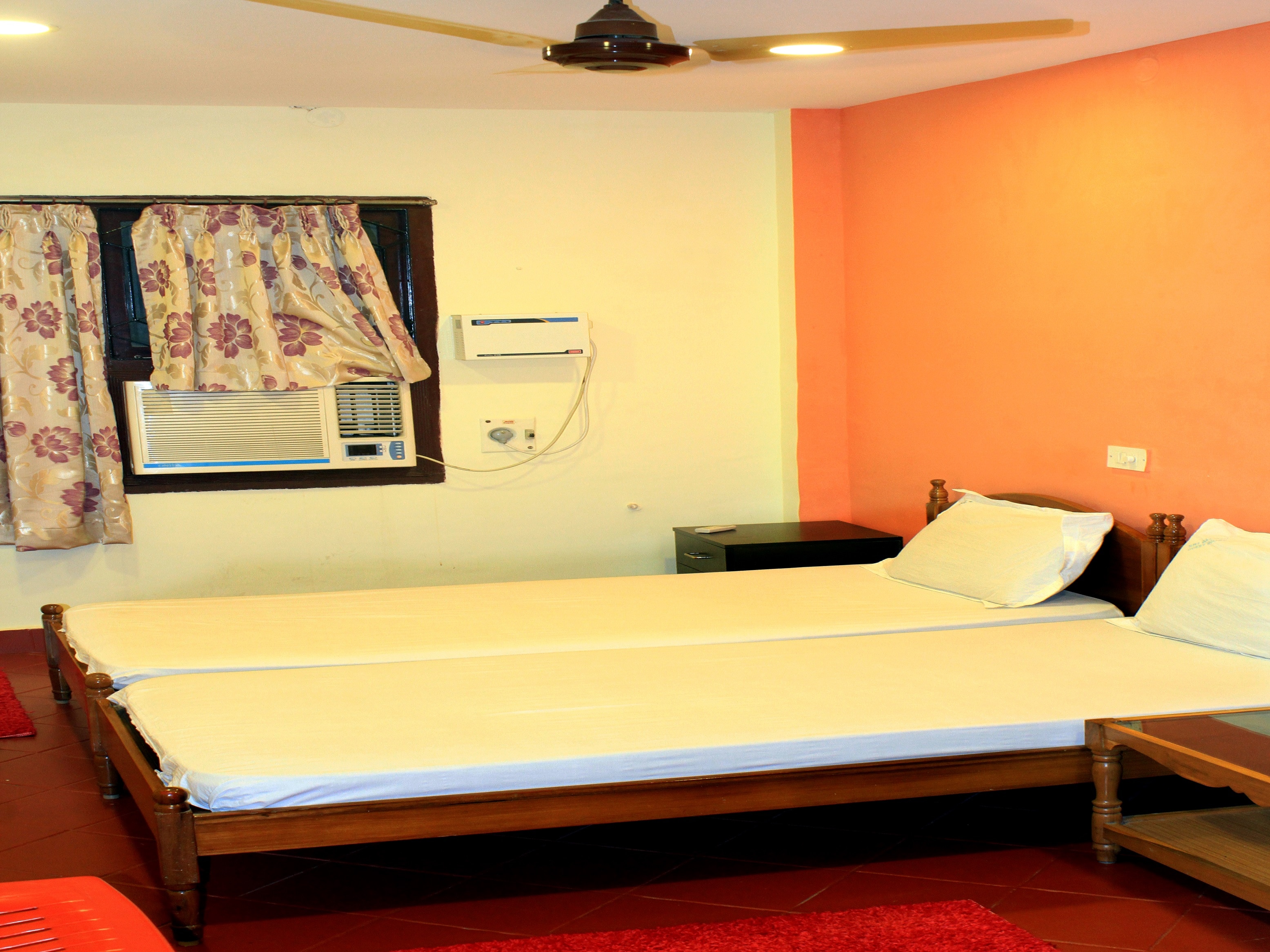 Thangam Balaji Guest House(1KM From US Consulate) - Tap to explore photos
