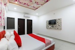 Hotel The Grand, Ahmedabad