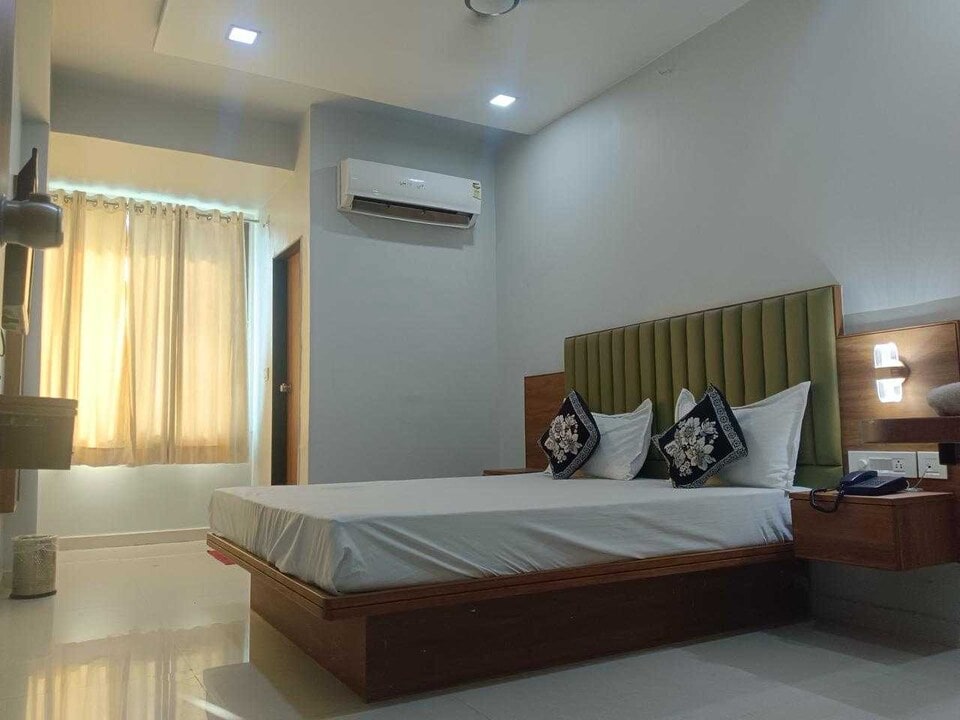 Hotel O Ajwa Road Vadodara Formerly New Shivam - Tap to explore photos