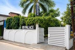 Hotel RV PALACE, Basti
