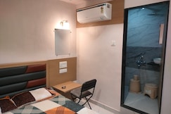 New Bombay Lodge, Akola