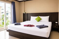 Hollywood Inn Love, Phuket