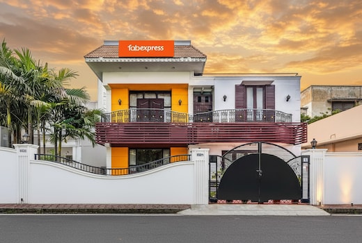 FabExpress Nestlay Rooms - 100M From Velammal Hall, Moggappair