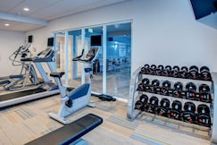 Holiday Inn Express & Suites WOODBRIDGE, Middlesex, New Jersey