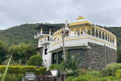 Luxora by Royal Portico Villa's, Udaipur