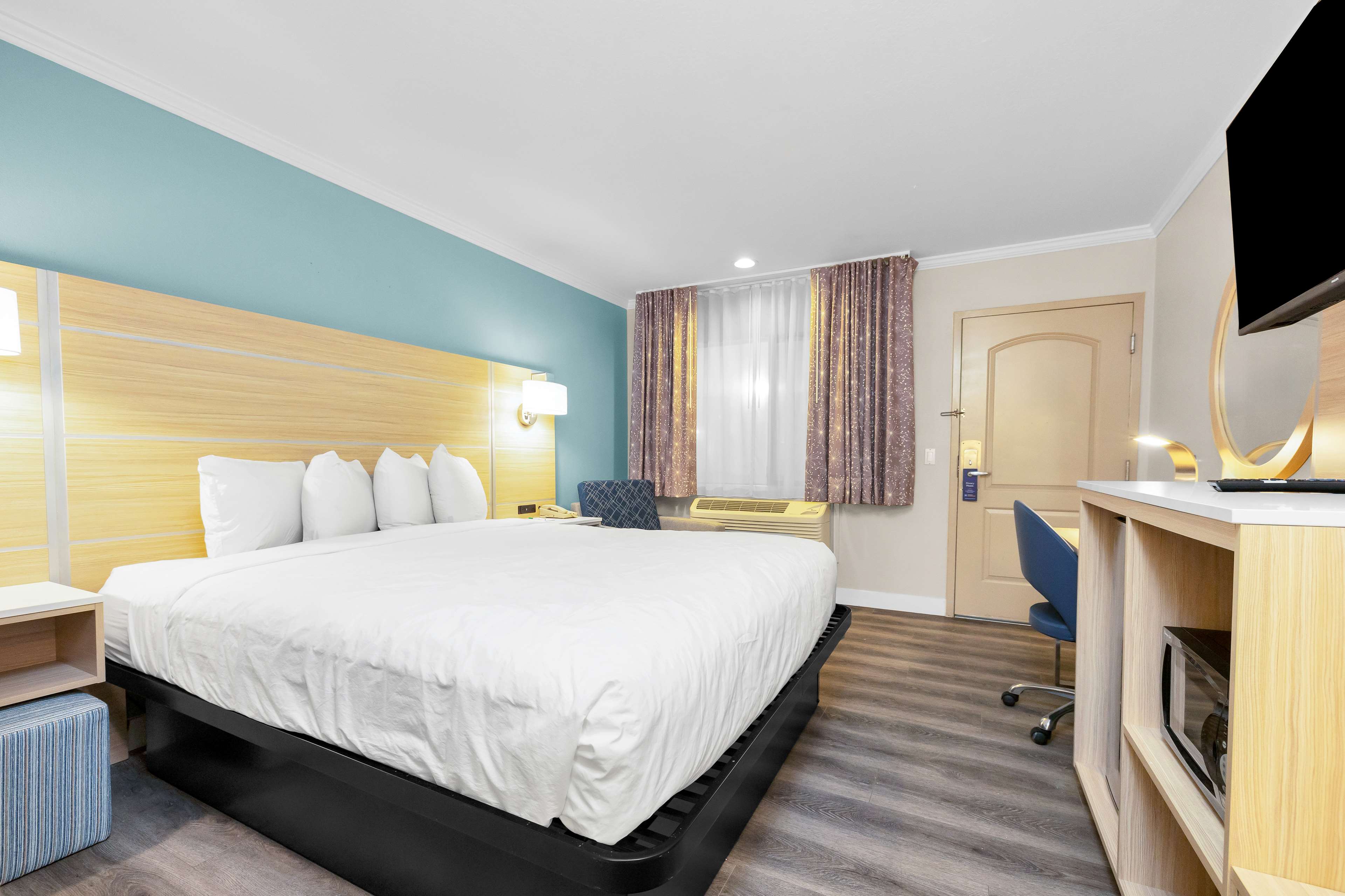 SureStay by Best Western San Francisco Marina District - Tap to explore photos