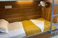 Over True Dorms, Thane