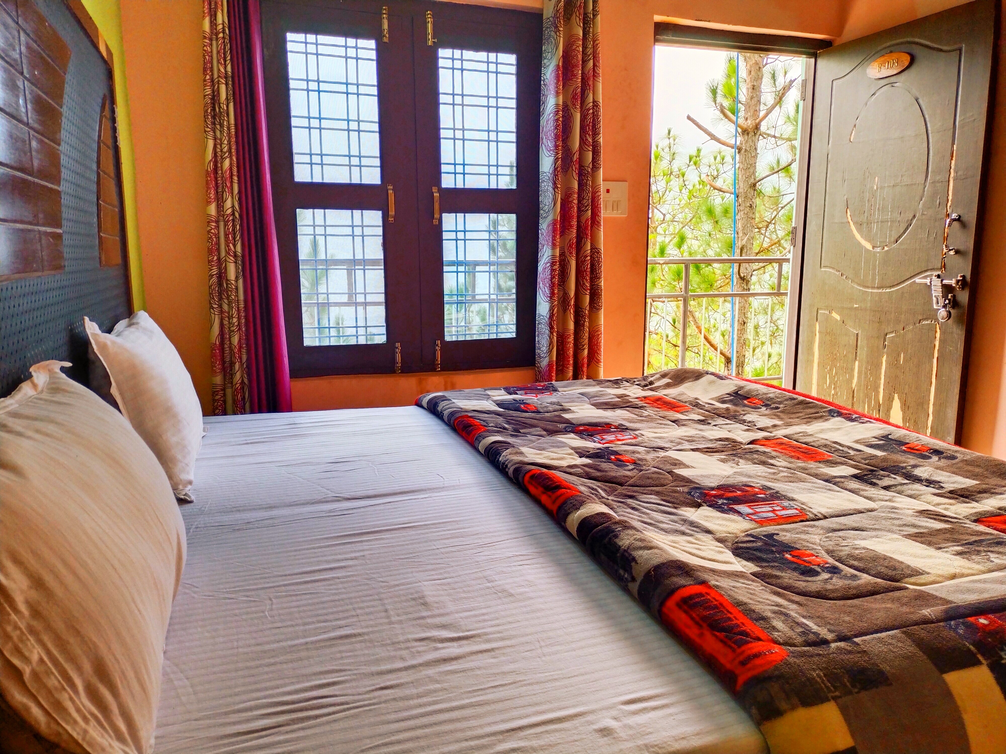 Pari restaurant & guest house - Tap to explore photos