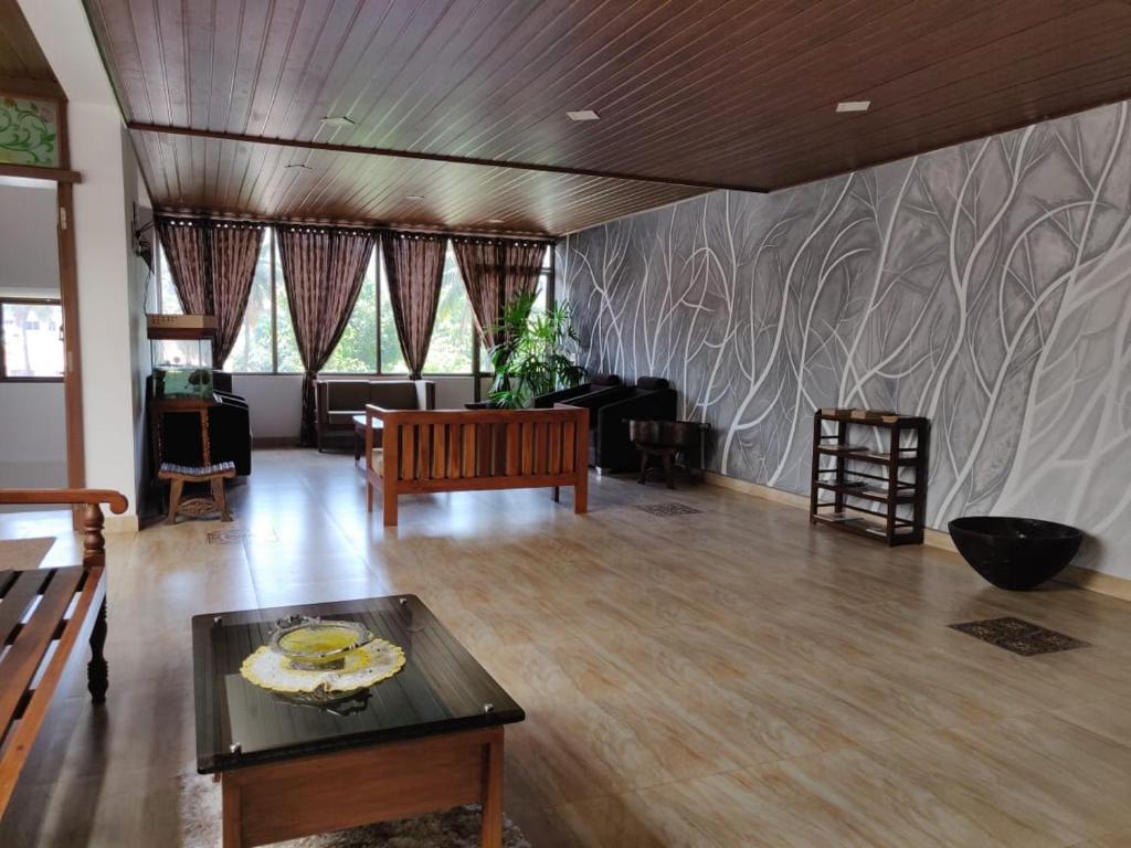 Mudra Mid town rooms and suites - Tap to explore photos