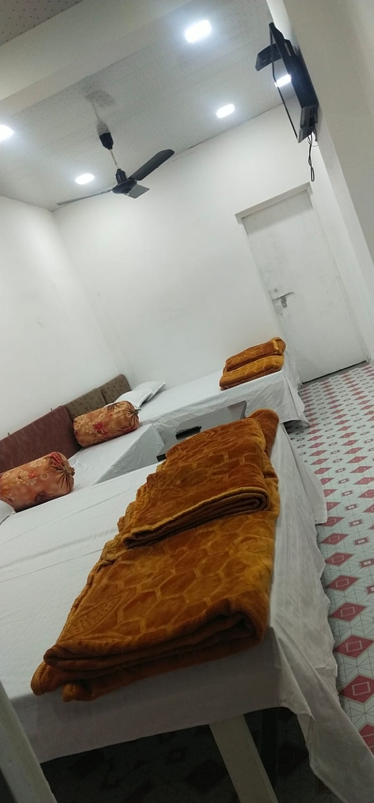 Laxmi home stay - Tap to explore photos