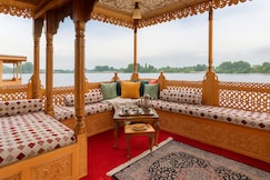 Floating shanghai group of houseboat, Srinagar