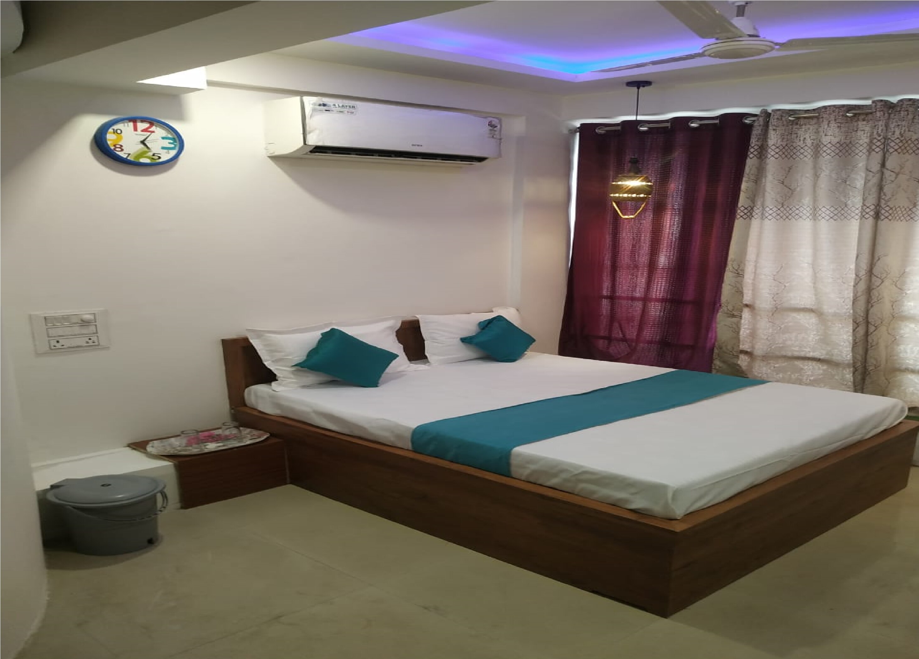 Hotel Shree Sai,Ahmedabad - Tap to explore photos