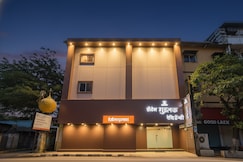 FabExpress Good Luck Residency - Nr. NESCO Exhibition Center, Mumbai