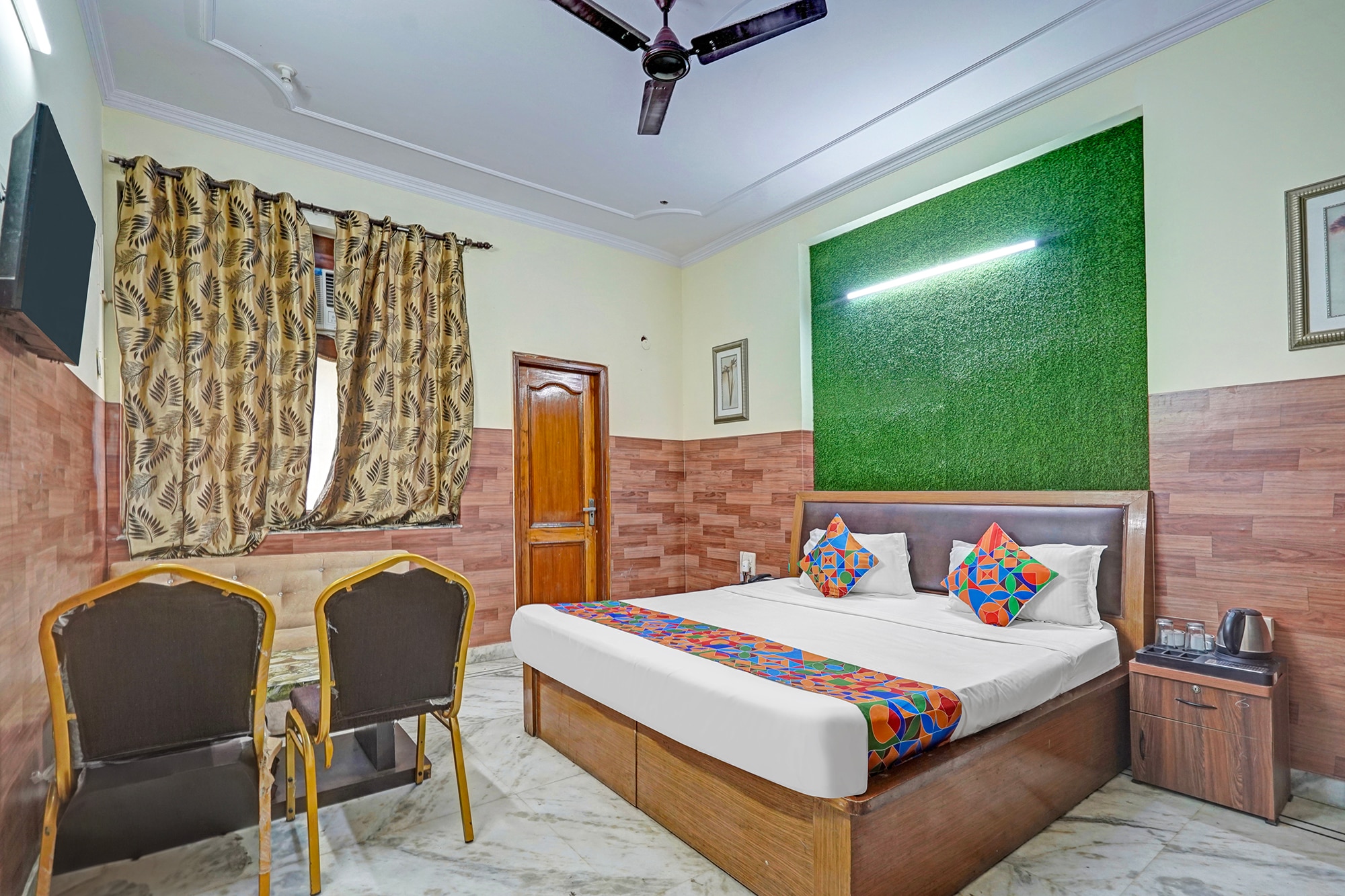 FabHotel The Everest 43 - Tap to explore photos