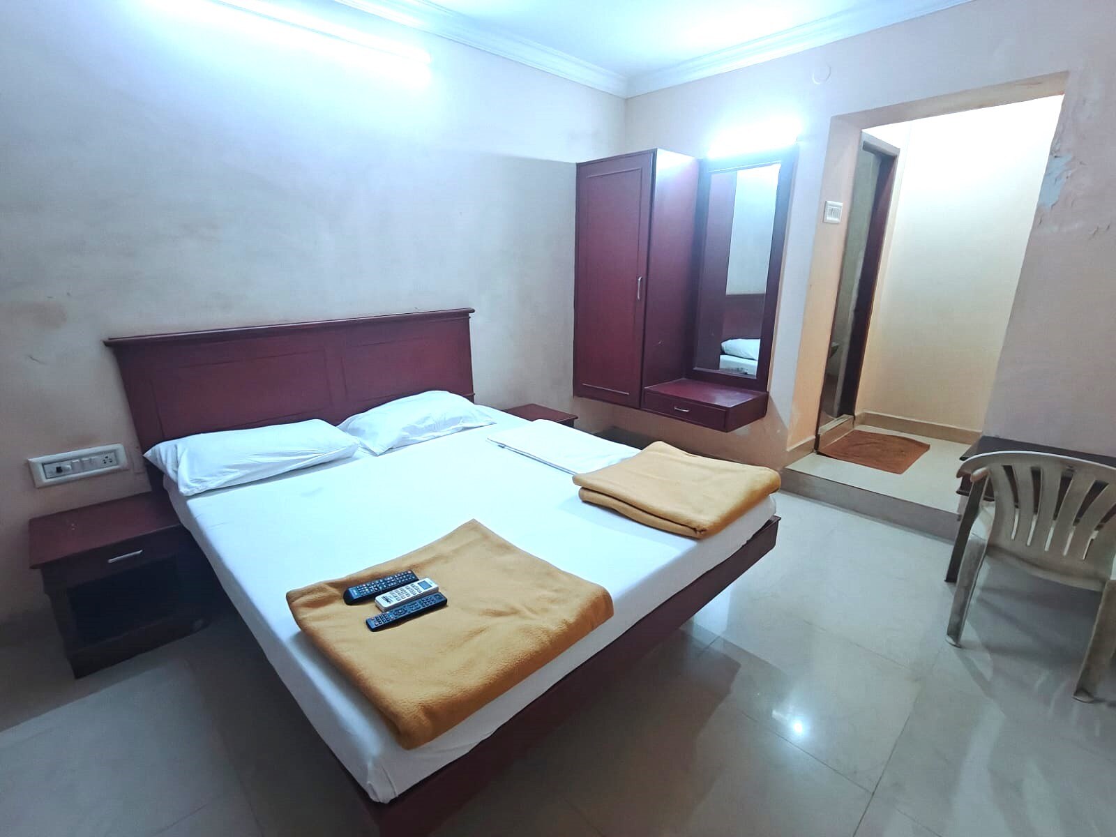 Hotel Sudhara - Tap to explore photos