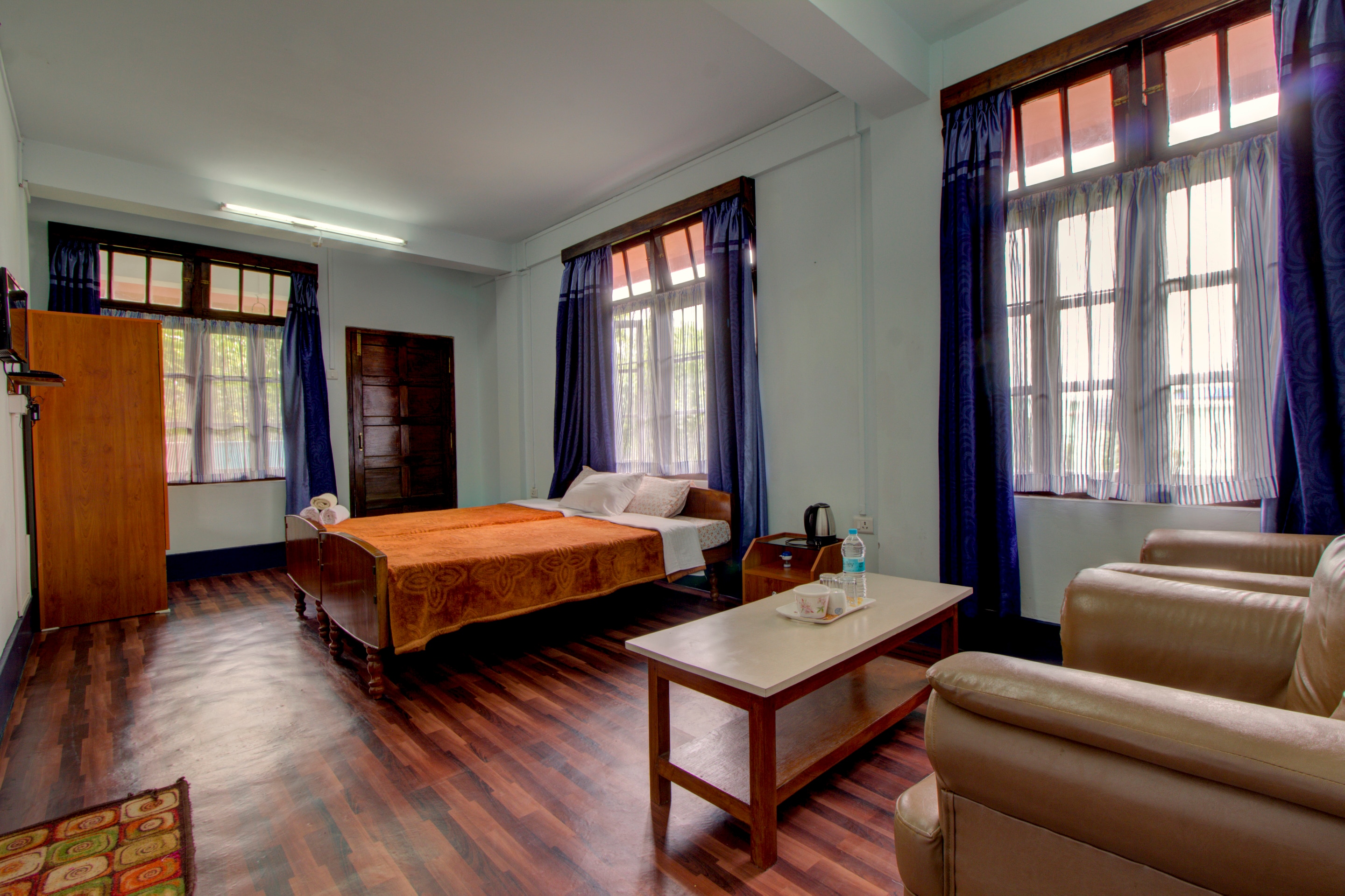 Verdant Inn (Room with Balcony) - Tap to explore photos