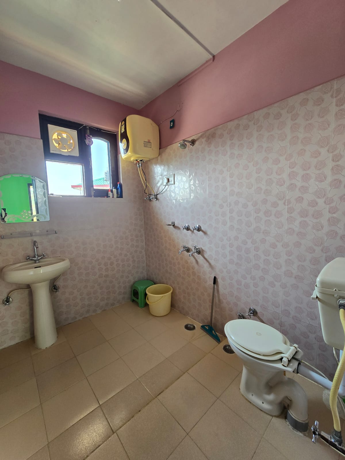 The East Homestay - Tap to explore photos