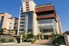 Hotel D'Grand, Pilibhit
