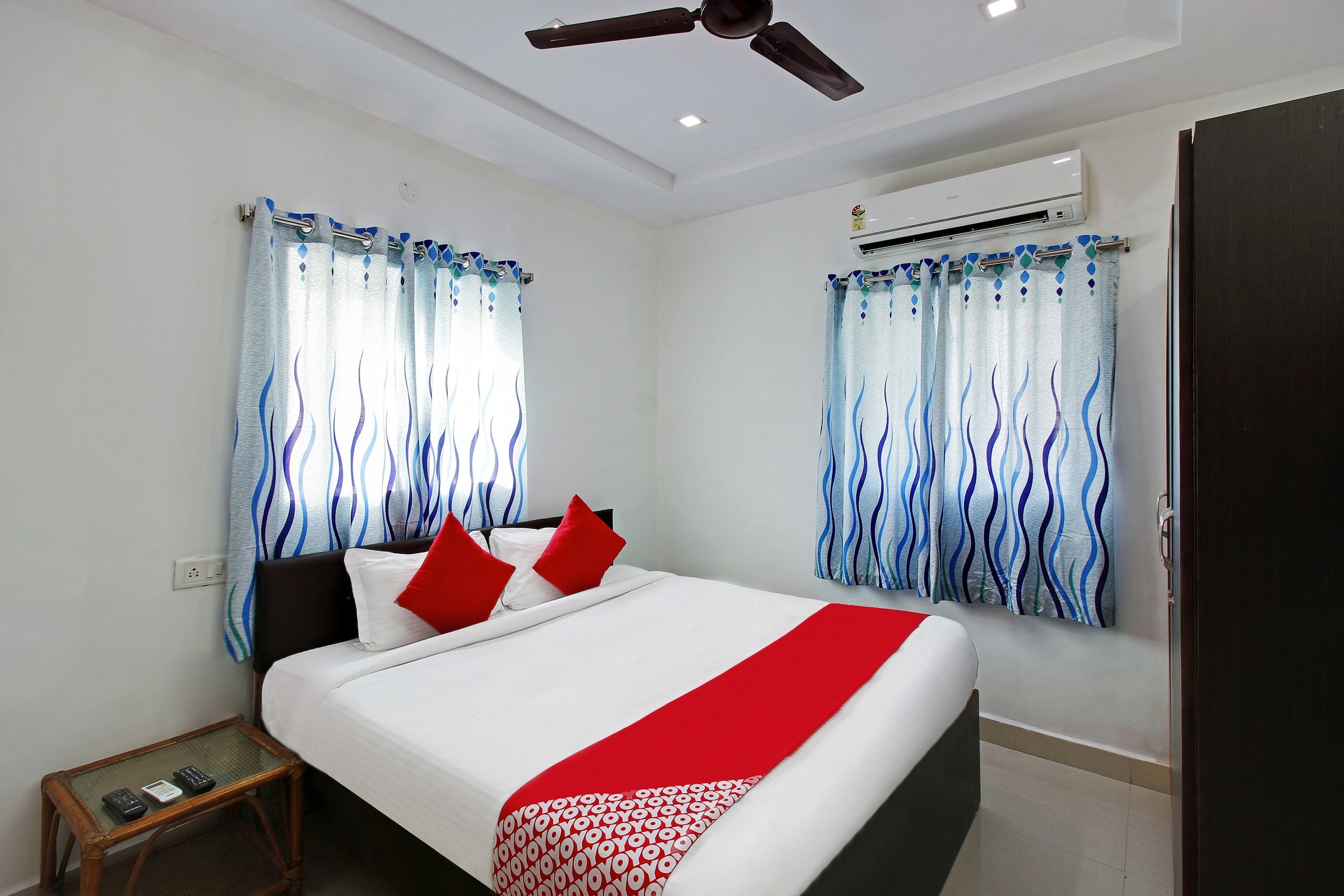 Super Hotel O Golden Hive Madhapur Near Shilparamam - Tap to explore photos