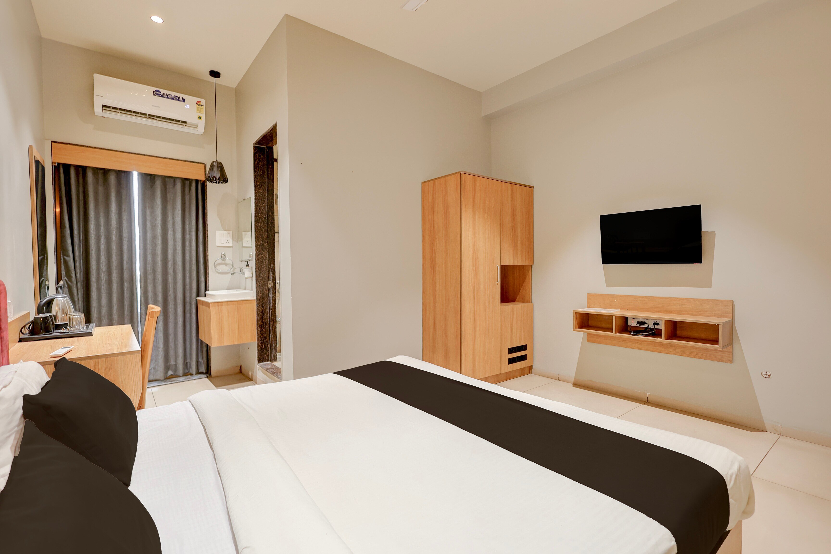 Super Townhouse Nagthane Satara Formerly Matoshree Palace 5