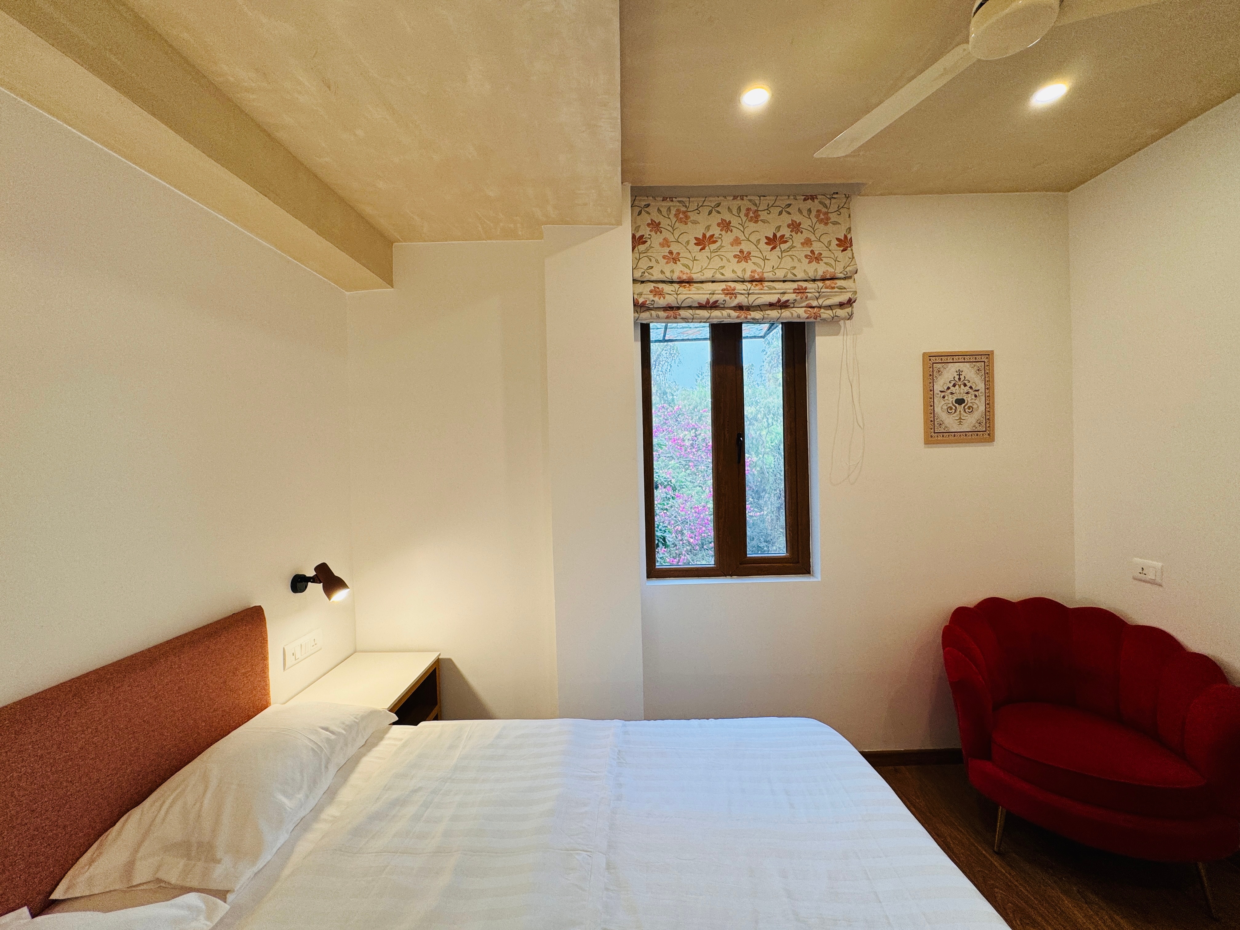 Luxurious Suite at Hauz Khas - Tap to explore photos