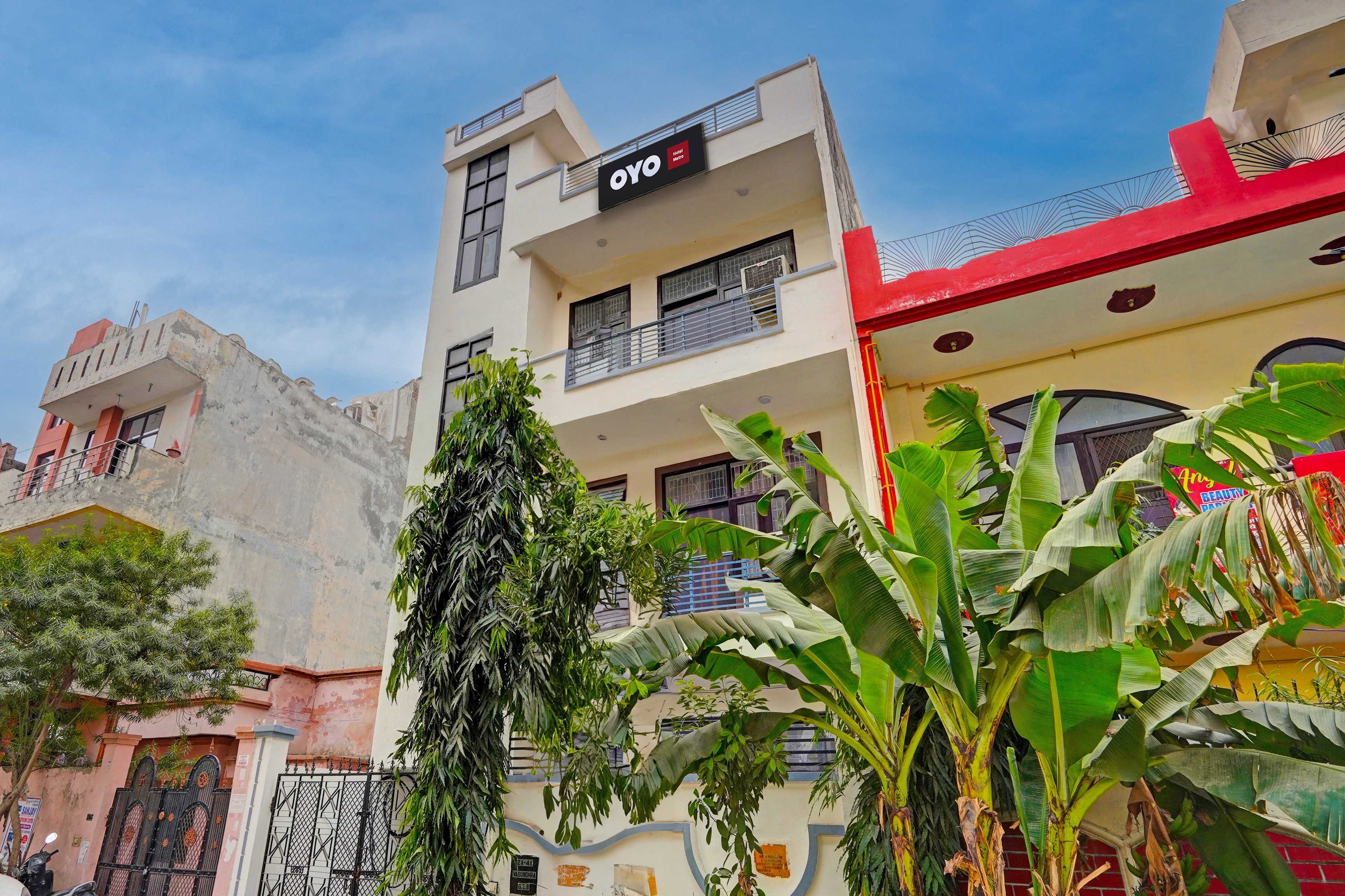 Hotel O Royal Grand Stay In - Tap to explore photos