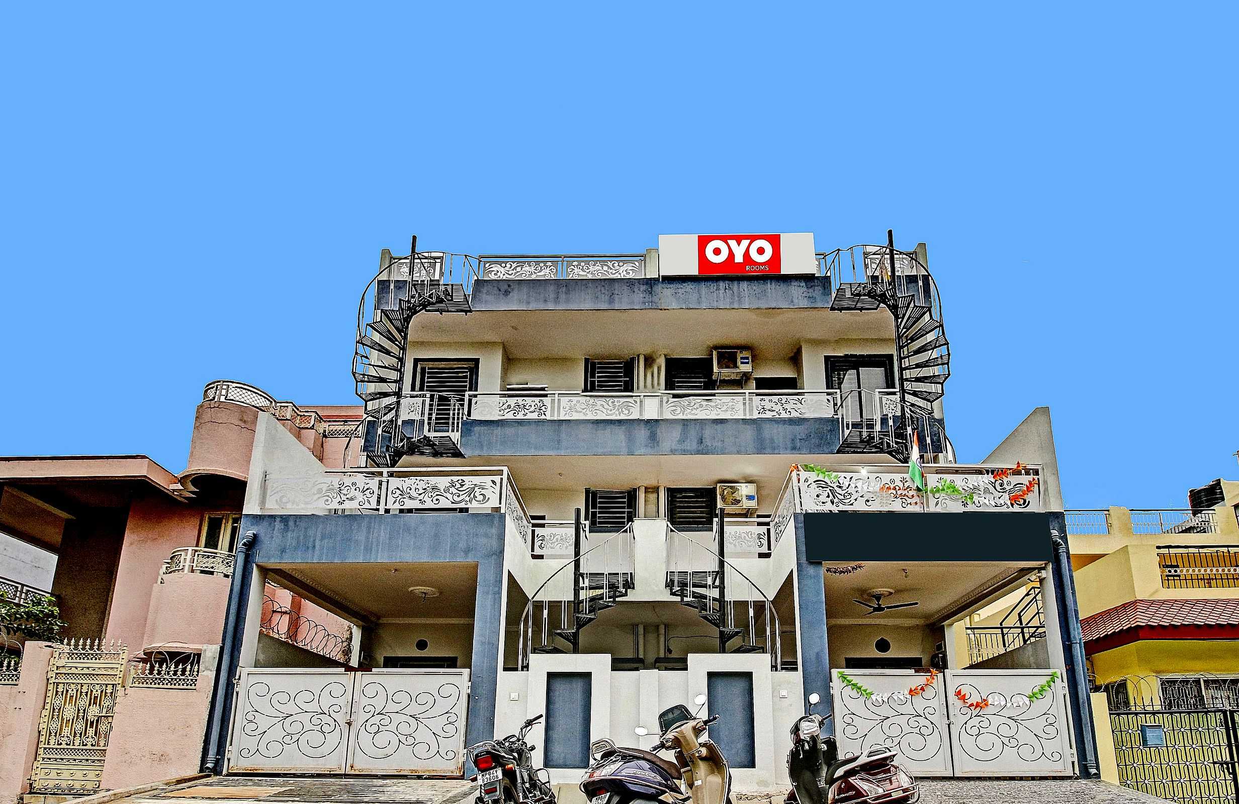 HOTEL O SR - Tap to explore photos