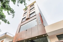 Collection O The Crystal Palace., Delhi