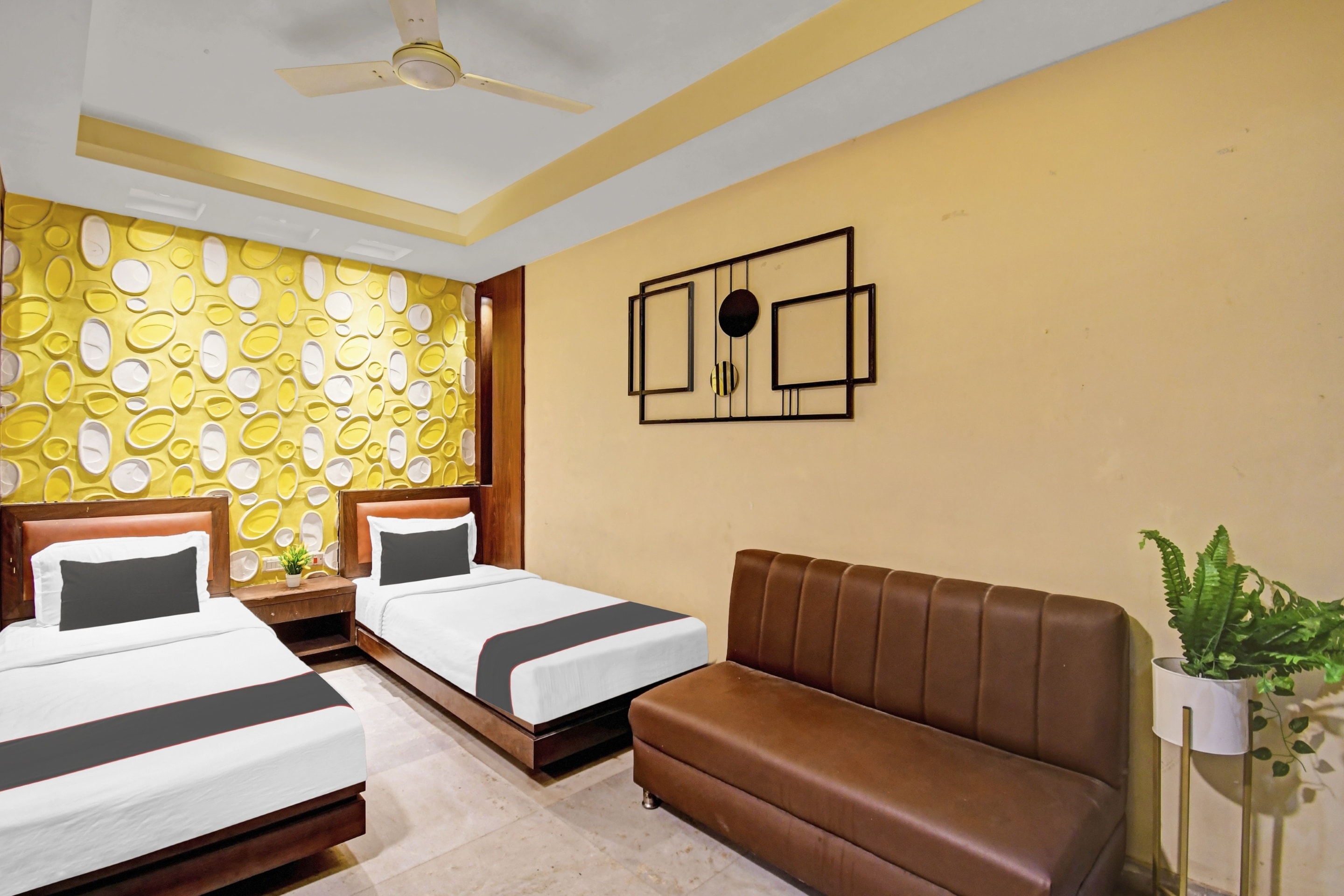 Super Collection O Avenue Regency Near Kalighat Kali Temple - Tap to explore photos