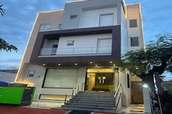 Hotel Grand Avenue, Lucknow