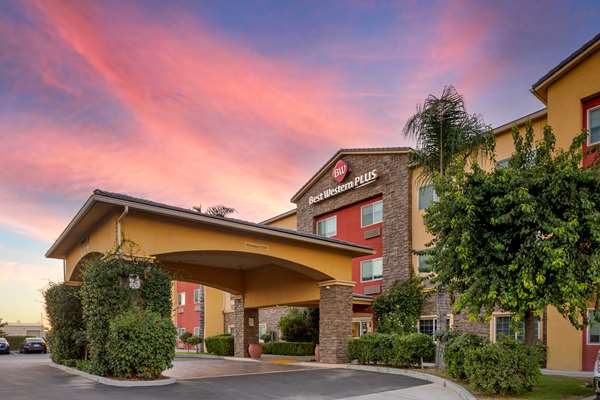 Best Western Plus Wasco Inn & Suites - Tap to explore photos