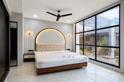 Hotel Maniratna Premium, Indore