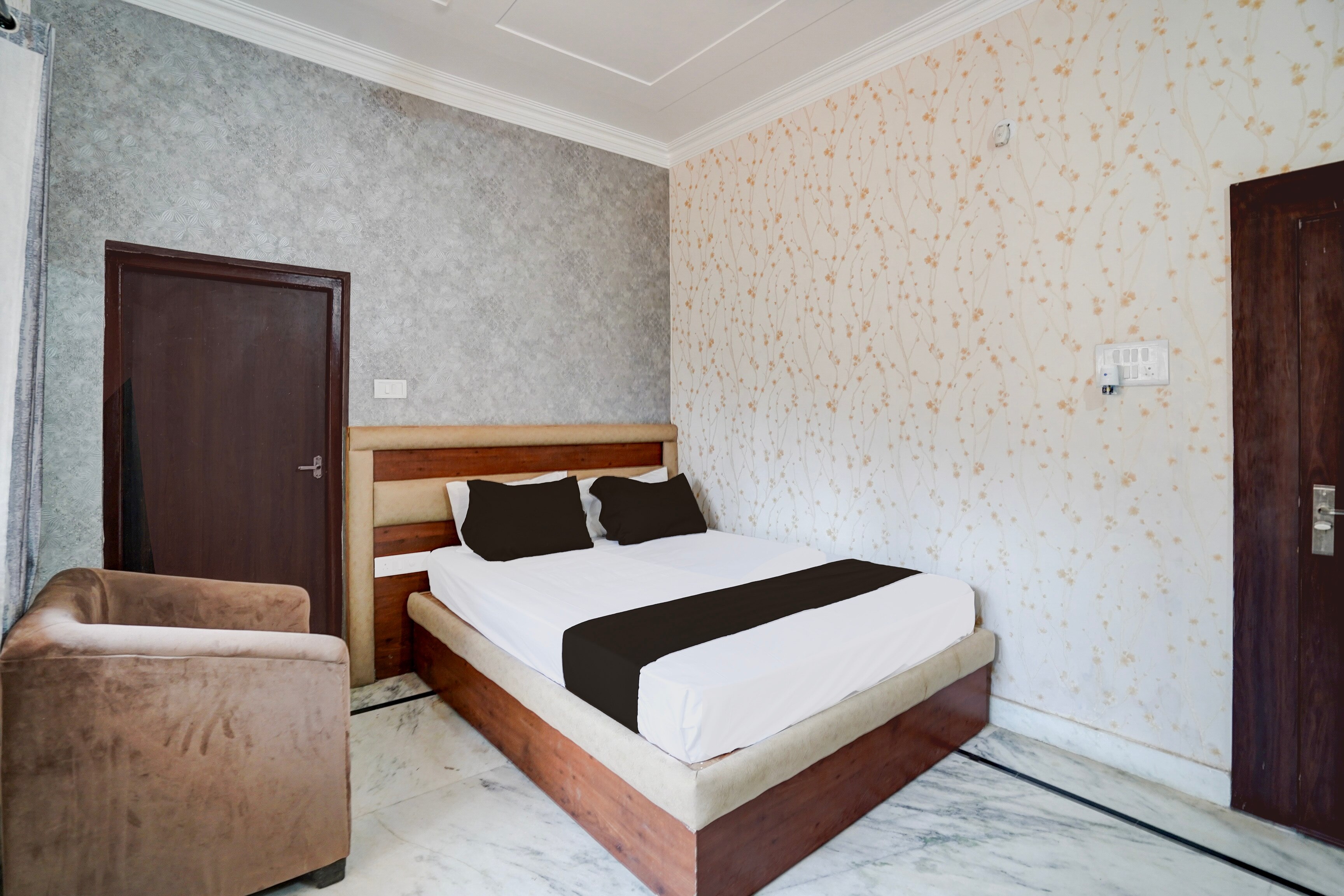 Super Hotel O Soni's Mansion - Tap to explore photos