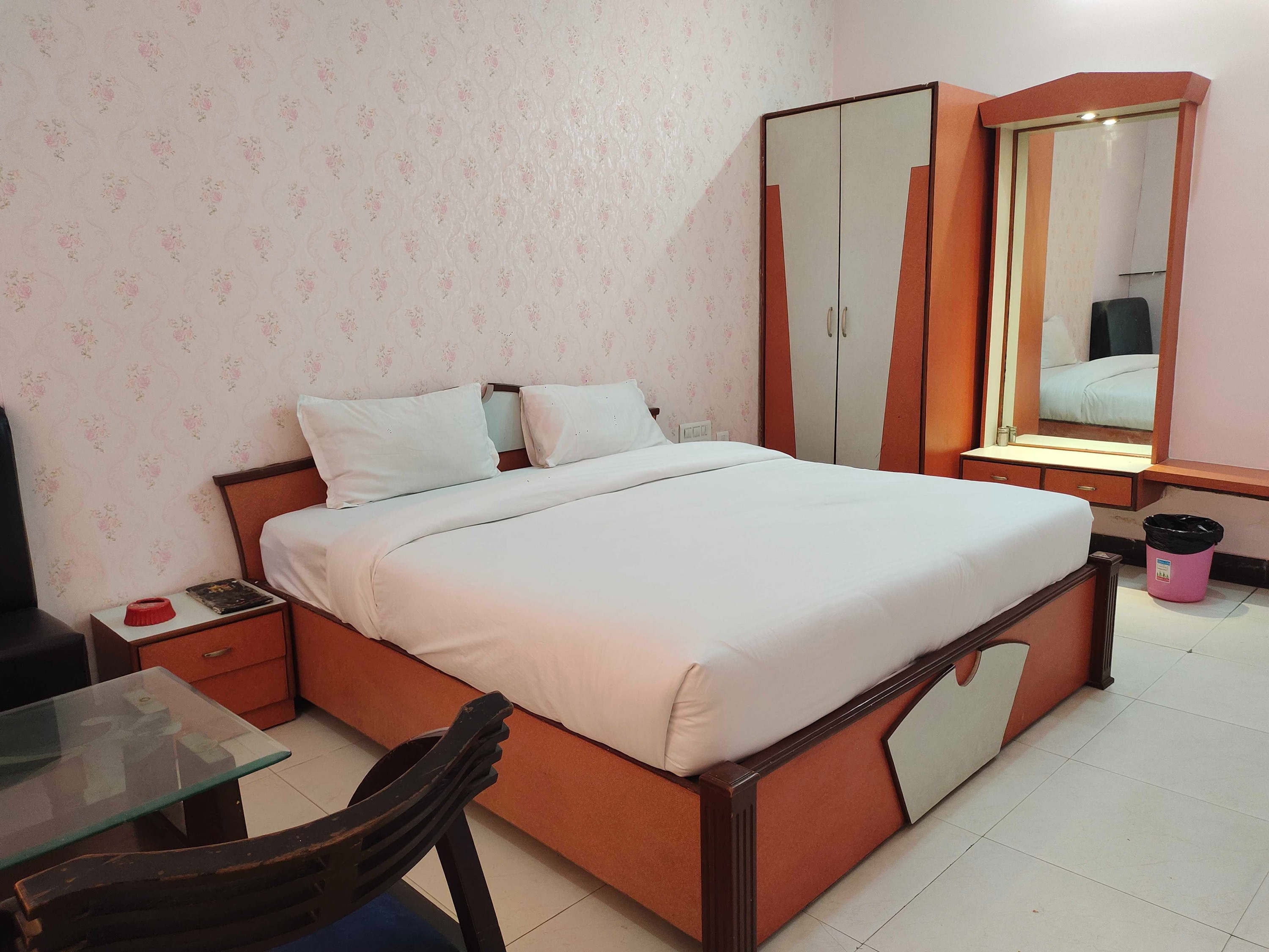 Hotel Maharani Resort - Tap to explore photos