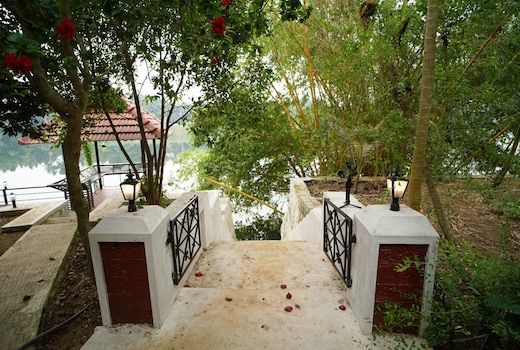 River View Pool Cottage Mace