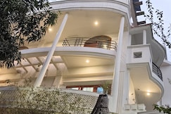 Karuna Villa Versailles, Varanasi