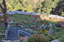 Looking mount Homestay, Joshimath