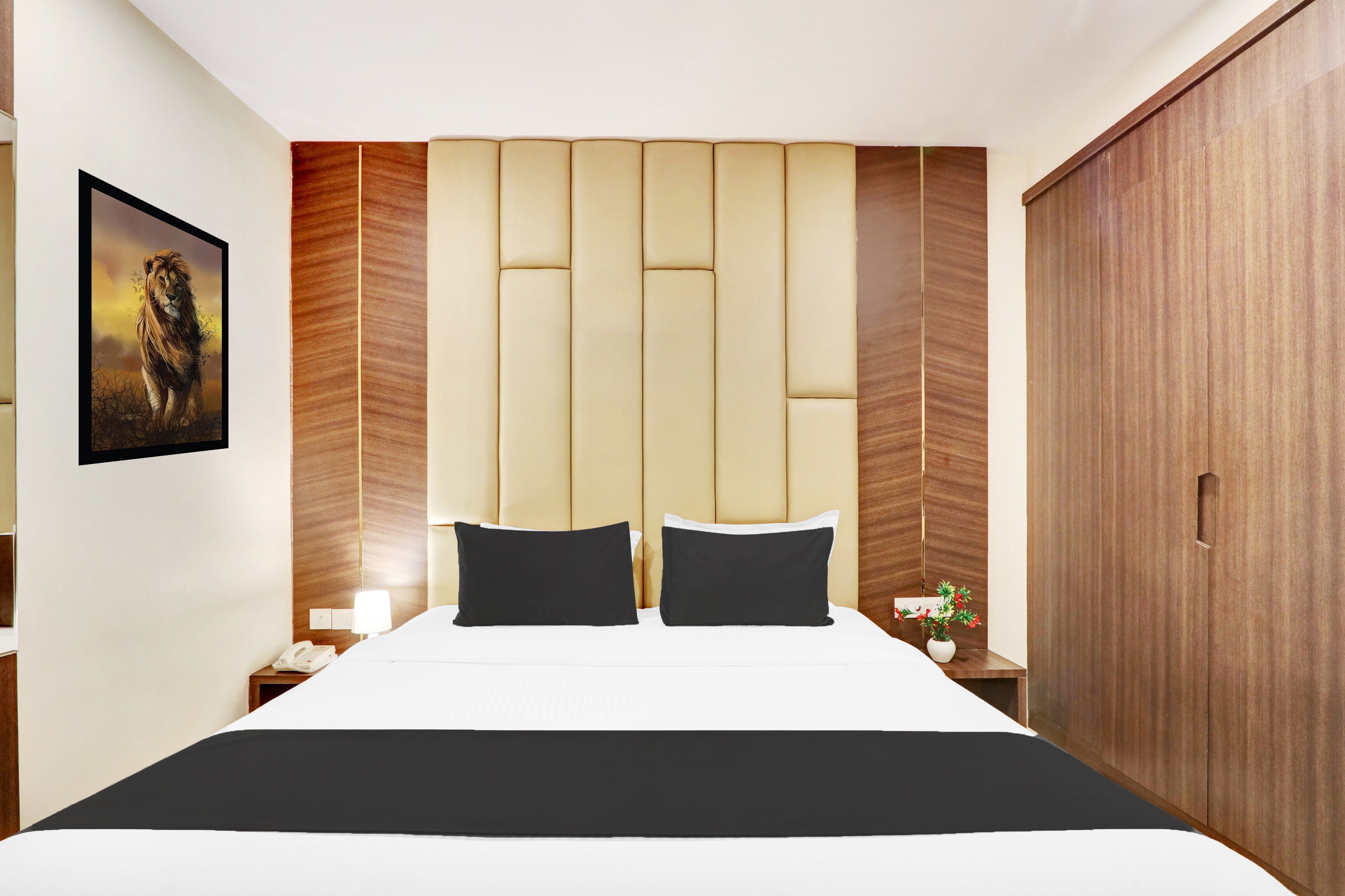Townhouse Meghalaya Hotel - Gajuwaka - Tap to explore photos