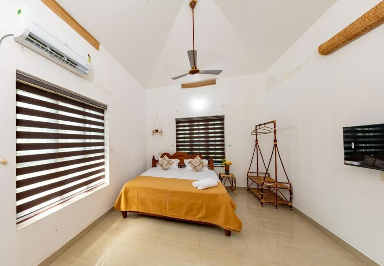 Rams Guest House Samudra Walk to Cliff, Odayam, Black Beach Varkala - Tap to explore photos