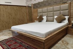 Hotel O P.G Mannat Residency, Aligarh
