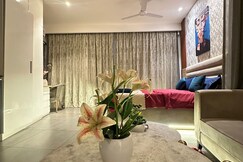 Cozy   luxury spira suite   with amazing view, Noida