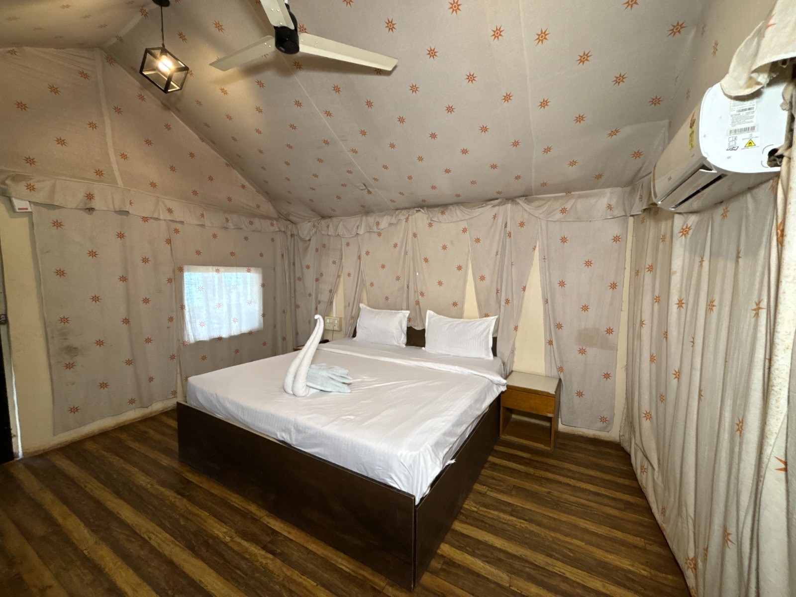 Exotica de Swiss Cottage 4