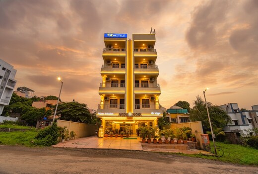 FabHotel Mountain High Inn - Nr. Lifeline Hospital