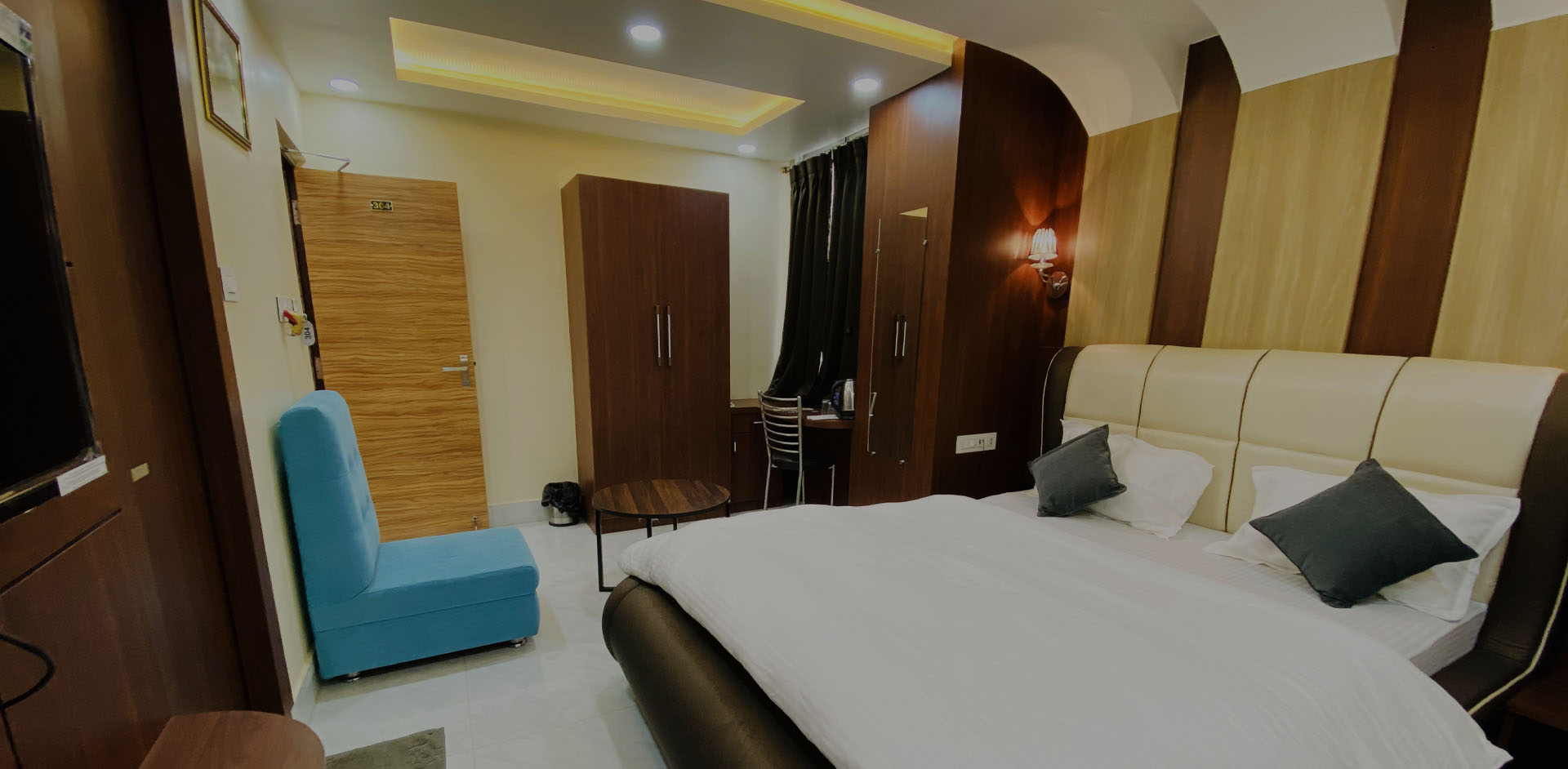 Hotel Maharaja Regency - Tap to explore photos